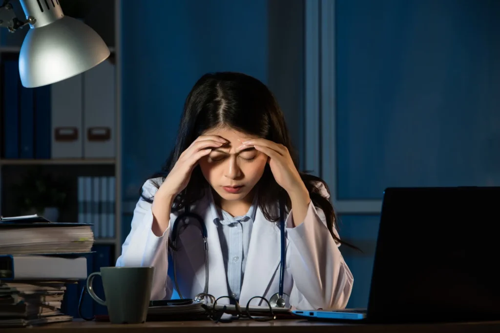 Thức khuya có ảnh hưởng gì đến sức khỏe tuiriviu