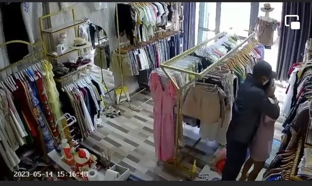 Clip Dùng Dao Khống Chế Chủ Shop Quần Áo Cướp Tại Khánh Hòa